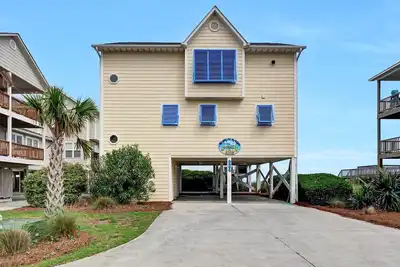 Image de Oceanfront Beach Cottage that will comfortably accommodate the entire family