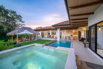 Image de 5 Min Drive to the Beach, Private Heated Jacuzzi - Sleeps 20