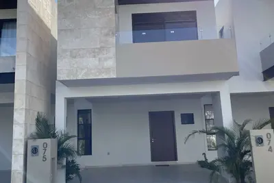 Image de Luxueuse villa, 2 piscines, 1 salle de sport, au calme et proche de la mer