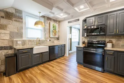 Image de 4Bd/3Bth Home Plus Independent Studio | Sleeps 12