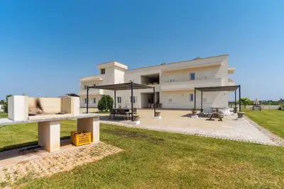 Image de Appartement 'Le Scuderie 8' avec piscine partagée, Wi-Fi et climatisation