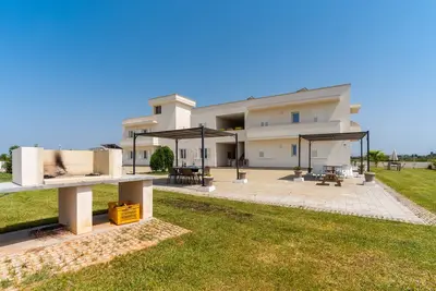 Image de Appartement de vacances \"Le Scuderie 6\" avec balcon, piscine partagée et Wi-Fi