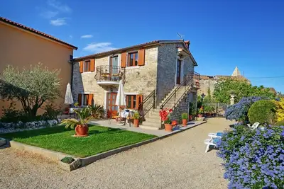 Image de Apartments Maslina for max 8 persons with garden, Baderna  12km from Poreč / Apartment Maslina 2 for max 4 Pax in Baderna 12km from Poreč