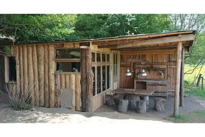 Image de Cabane au bord de l'eau en nature Corrézienne