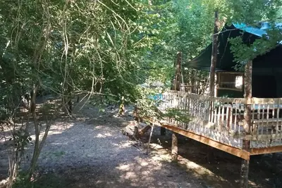 Image de Cabane lodge au bord de l'eau