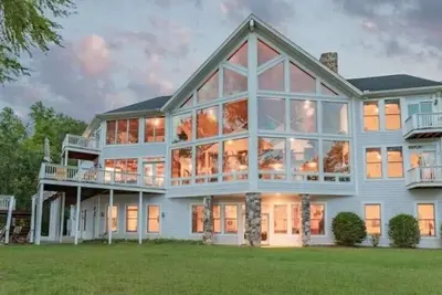 Image de The Pinnacle | Spacious Waterfront Estate |3+ acres