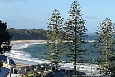 Image de The Shack at Black Head Sun, Sand and Sea that sounds like summer to me