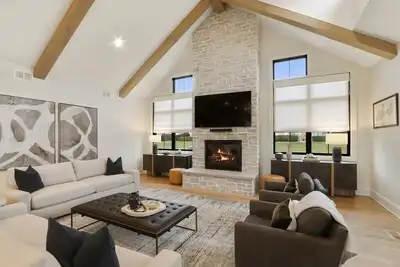 Image de Luxe at the Lake | Heated Saltwater Pool |Lake Views |Enclosed Porch | Movie Theater| Hot Tub