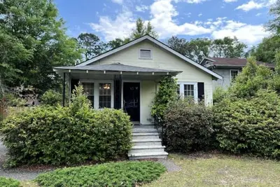 Image de The Grayson~Park Circle Home with Huge Yard~15 min to Downtown Charleston
