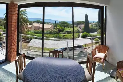 Image de Cocon moderne avec jardin et belle vue sur la mer