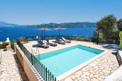 Villa Akrogiali Desimi by Villa Plus