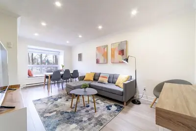 Image de Stylish 3br Home- 3 mins to Universities-King Bed