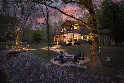 Image de Luxury Living and Premier Fishing on Toccoa River! Hot Tub!
