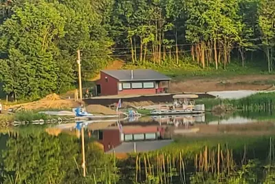 Image de A lakeside retreat