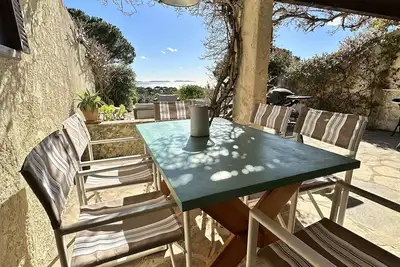 Image de Joli mas provençal vue mer.