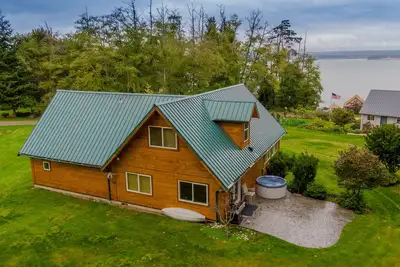 Image de Charming 3-bedroom cabin in peaceful Hat Island getaway