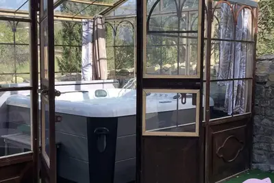 Image de Gîte “Le Cocoon” with private Jacuzzi