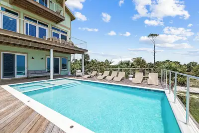 Image de Money Beach: 7br Beachfront Home- Priv. Pool, Sleeps 25, Pet Friendly!