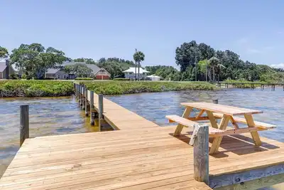Image de Spacious Merritt Island Home: Private Pool & Dock!