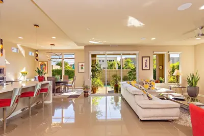 Image de Come Home to Contemporary Luxury Living