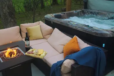 Image de Restful Pet-Friendly Chalet with Dock & Hot Tub