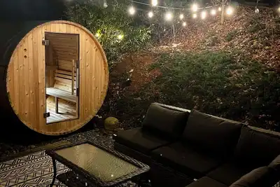Image de 8 min to Dollywood~Sauna, Fireplace, Nintendo, Guitar&Banjo, Board Games, Alexa