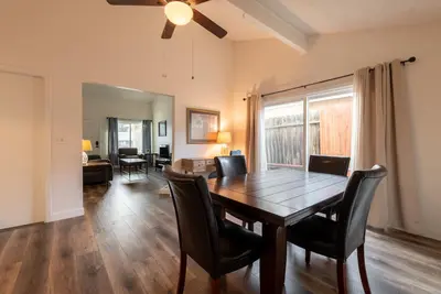 Image de (6) Fair Oaks Beauty! 2bed, 2bath, With Garage And Private Yard!