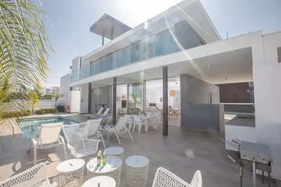 Villa Nisha, Beautiful 4bdr Protaras Villa with Pool, Close to Fig Tree Bay