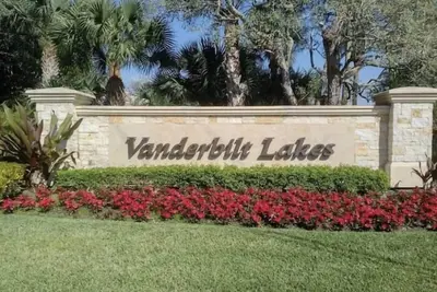 Image de New 2/2 Condo in Vanderbilt Lakes: Perfect for Ultimate Comfort & Convenience