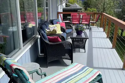 Image de Sweet Creek Retreat. beautiful; views, close to beaches & hikes.