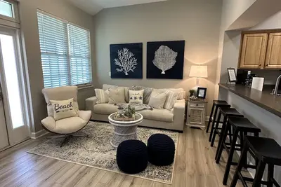 Image de Walk to the beach. 2 Bedroom Condo - \"The Blue Palm. \"