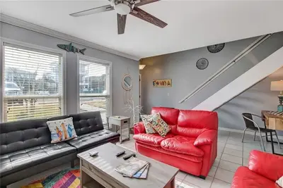Image de Exquisite 2br Condo w/Balcony Steps 2 Beach & Dining