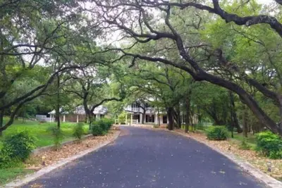 Image de Small private bedroom and bathroom unit