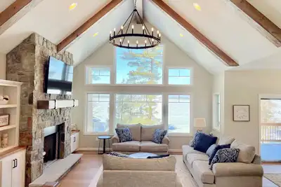 Image de Beautiful New waterfront lake home on Gull Lake Chain - Round Lake