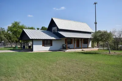 Image de Country living in the city!