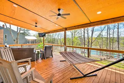 Image de Townville Lake House w/ Private Dock, Kayaks!