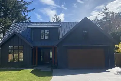 Image de Brand new build in the heart of Cadboro bay, Victoria Bc