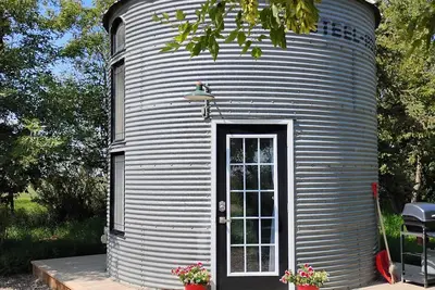 Image de Grainbin converted into cozy house.