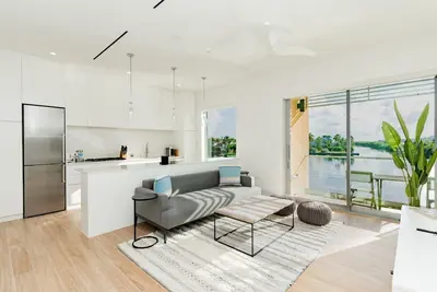 Image de Luxury condo within the Seven Mile Beach Corridor