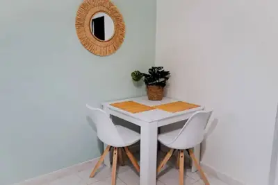 Image de Cozy studio apartment and Centrally located!