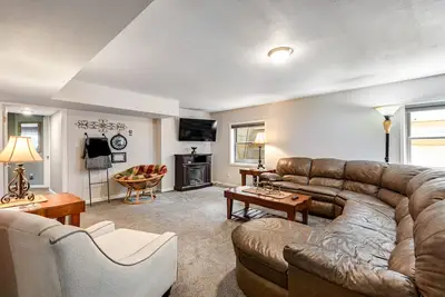 Image de Inviting home with mountain view, fireplace, kitchenette, & central Ac