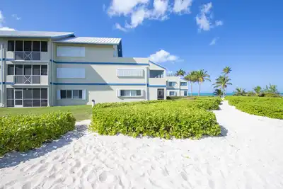 Image de The Retreat #20 Two Bedroom Ocean & Beach View Condo w\/ Pool at Rum Point