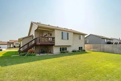 Image de East side single family home near Harmadon ball fields