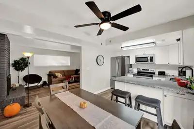 Image de Awesome Fully Remodeled Townhouse Near Moutains And City W/ New Everything