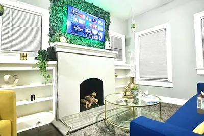 Image de Elegant Downtown Cottage Perfect For Long Stays