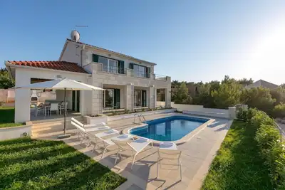 Image de Villa avec piscine, Ă 140m de la mer