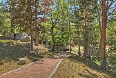 Image de The Edgewood Mansion by Destination Big Bear: Big Bear Lakes Finest Estate on Nearly 2 Acres! Hot Tub! Close to Bear Mtn & Snow Summit!
