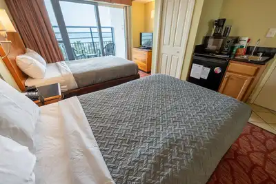 Image de Oceanfront Convenience on Lower Floor, Heated Pool