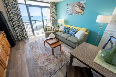 Image de Steps from Beach, Direct View, Oceanfront Paradise!