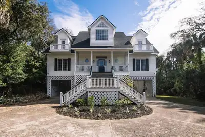 Image de Indigo San'|Coastal 5br Retreat|Screened Porch|Minutes to Beach Access|Golf Cart Friendly